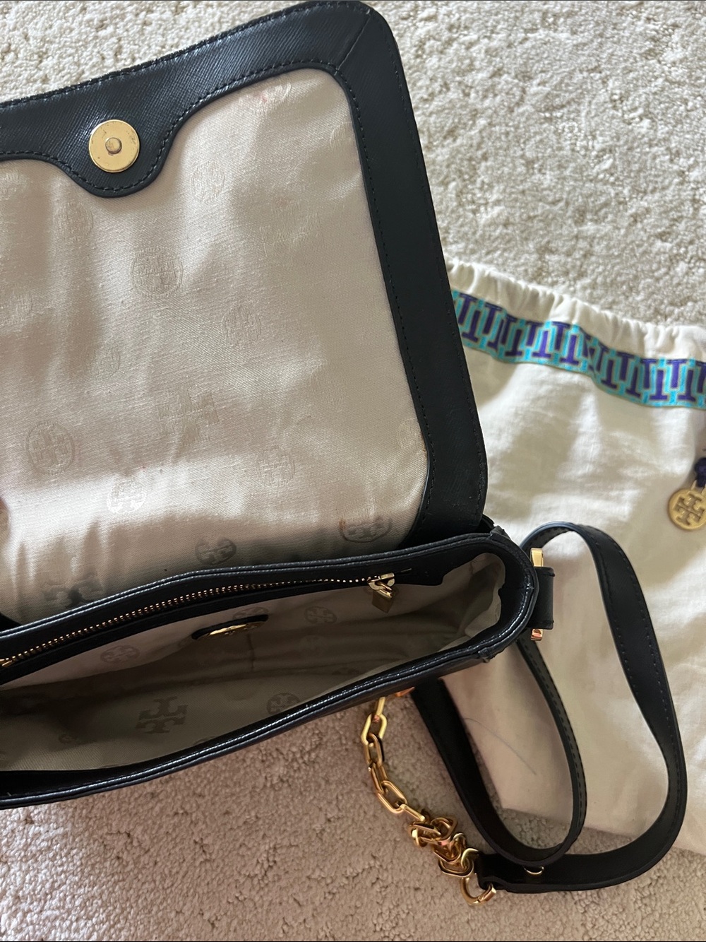 Tory Burch Black Leather Crossbody with Gold Chain Accent - Picture 5 of 8